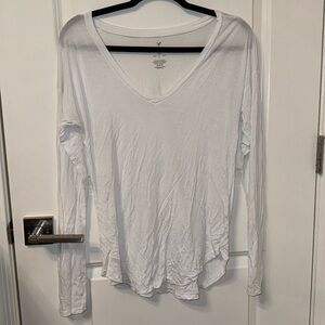 Soft & sexy American eagle v neck long sleeve shirt